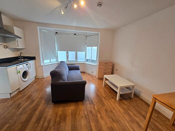 1 Bedroom Flat To Rent In Hendon Way, London, NW2
