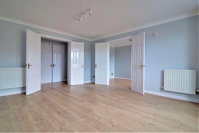 2 Bedroom Flat For Sale In Otley Court, New Southgate, London, N11