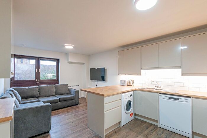 4 Bedroom Flat To Rent In West Bryson Road, Edinburgh, EH11