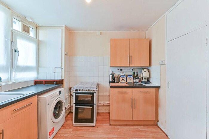 2 Bedroom Flat To Rent In Barrington Road, Brixton, London, SW9