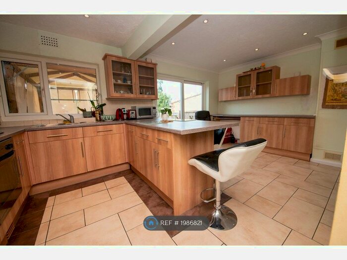 3 Bedroom Semi-Detached House To Rent In Stanway Road, Oxford, OX3