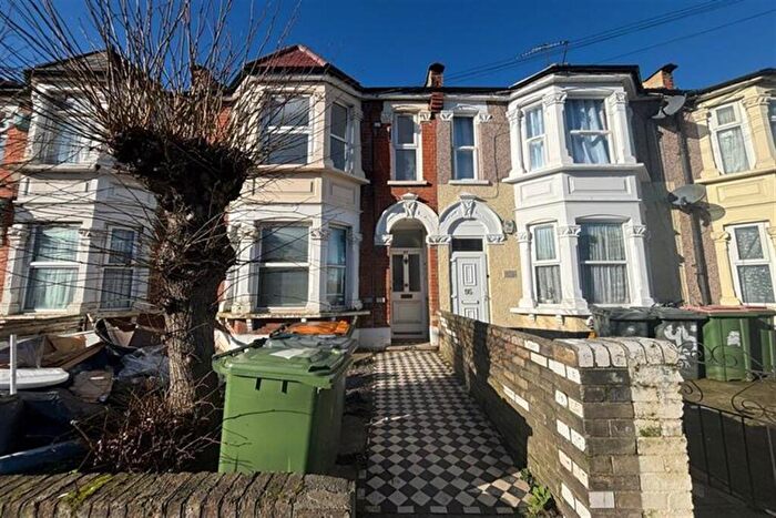 2 Bedroom Apartment To Rent In Sheringham Avenue, Manor Park, E12