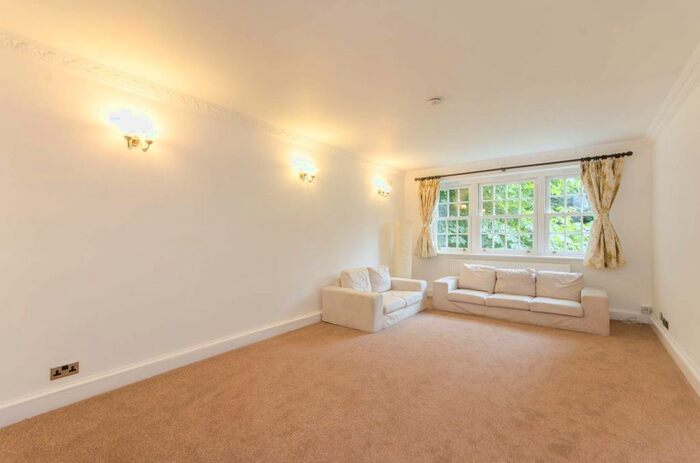 2 Bedroom Flat To Rent In Wimbledon Park Side, Wimbledon Common, London, SW19