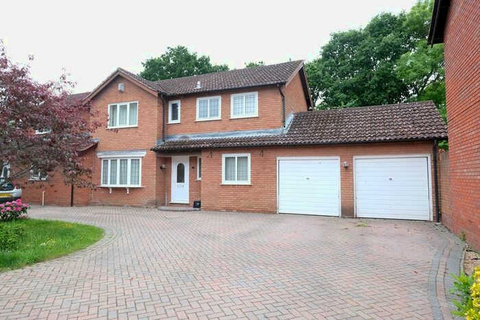 4 Bedroom Semi-Detached House To Rent In Ferndale Road, Marchwood, SO40