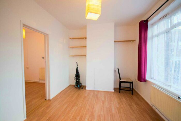 1 Bedroom Flat To Rent In Dursley Road, Greenwich, London, SE3