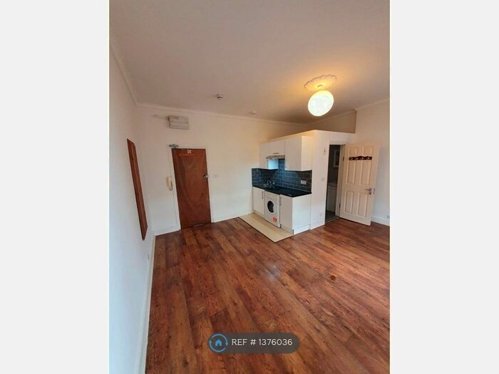 Studio To Rent In Harlesden, London, NW10