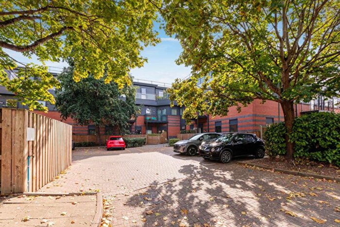 1 Bedroom Apartment For Sale In Clivemont Road, Maidenhead, SL6