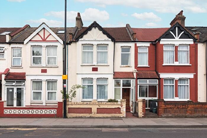 3 Bedroom Property For Sale In Perth Road, London, N22