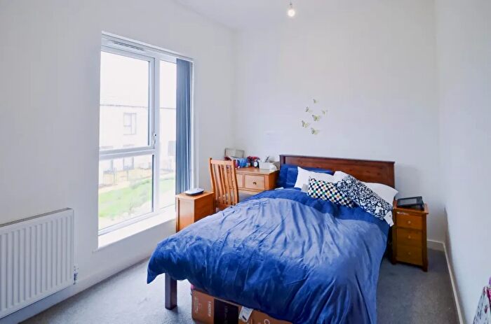 3 Bedroom Flat To Rent In Bird Close, Birmingham, B12