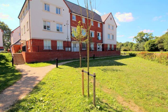 2 Bedroom Flat To Rent In Hammingden Court, Forge Wood, RH10