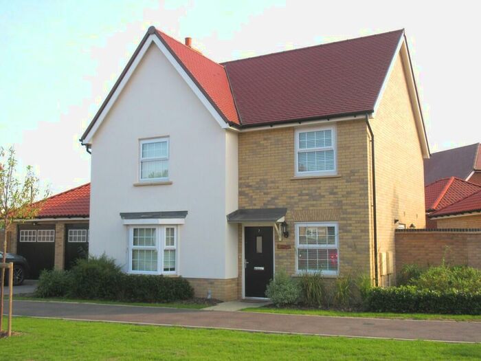 4 Bedroom Detached House To Rent In Christmas Tree Crescent, Hockley, SS5