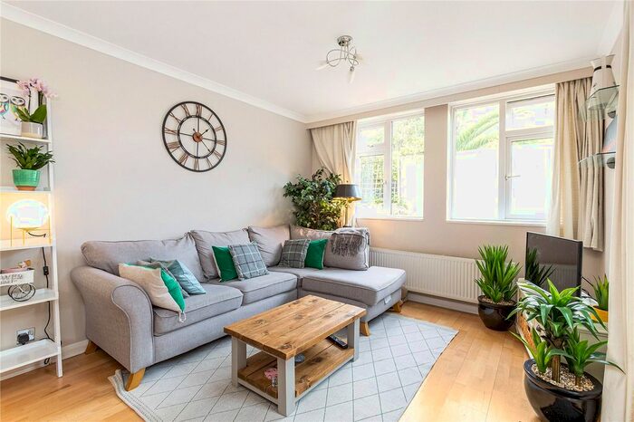 2 Bedroom Flat To Rent In Cresford Road, Fulham, SW6