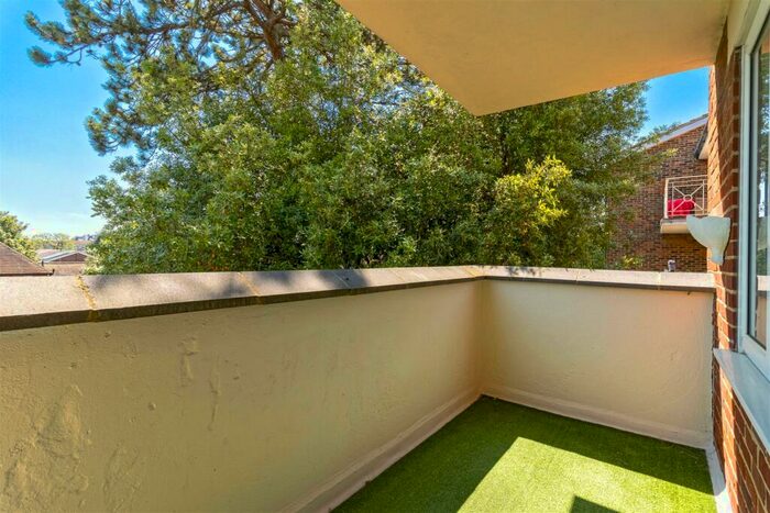 2 Bedroom Flat To Rent In Lansdowne Road, Worthing, BN11