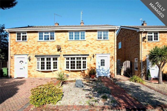 3 Bedroom Semi-Detached House To Rent In Hanover Gardens, Farnborough, Hampshire, GU14