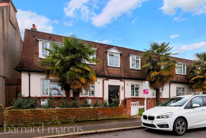 2 Bedroom Flat To Rent In Beresford Road, New Malden, KT3