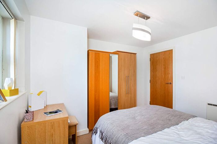1 Bedroom Flat To Rent In Victoria Terrace, Leeds, LS3