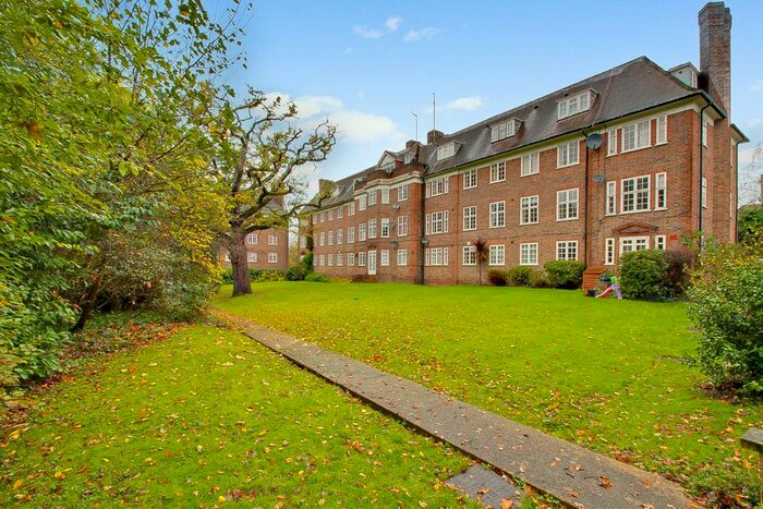3 Bedroom Flat To Rent In Lyttelton Court, Lyttelton Road, East Finchley, N2