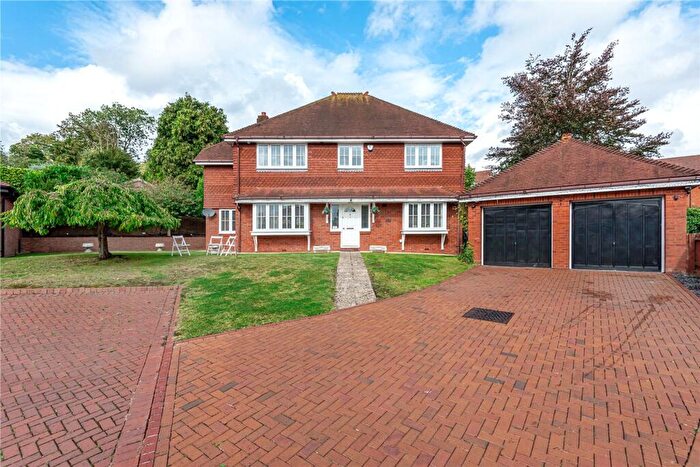 5 Bedroom Detached House For Sale In Shenfield Close, Coulsdon, CR5