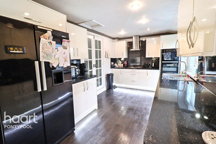 3 Bedroom Terraced House For Sale In St Hildas Road, Pontypool, NP4