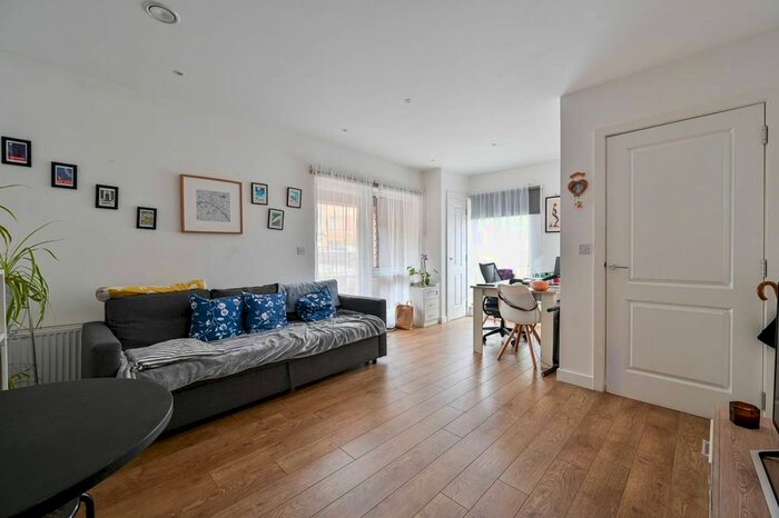 2 Bedroom Flat To Rent In Harris Street, Camberwell, London, SE5