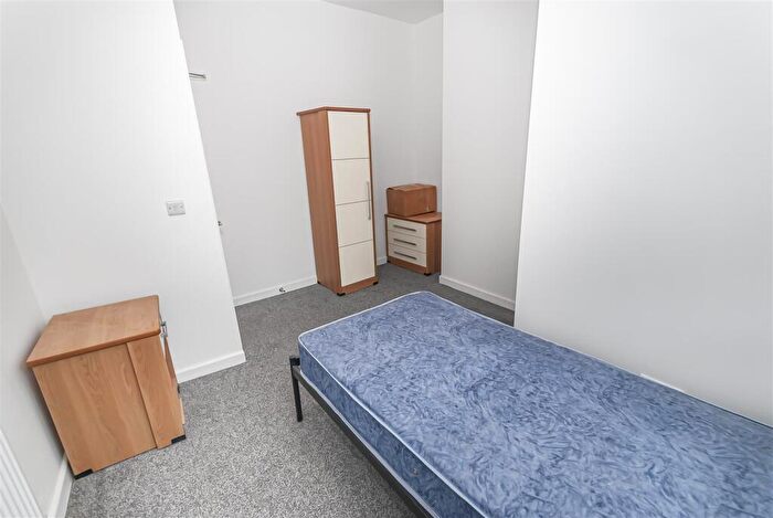 1 Bedroom Terraced House To Rent In Bridge Street, Shaw, Oldham, OL2