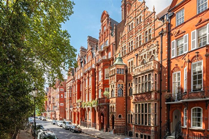3 Bedroom Flat For Sale In Cadogan Square, Knightsbridge, SW1X