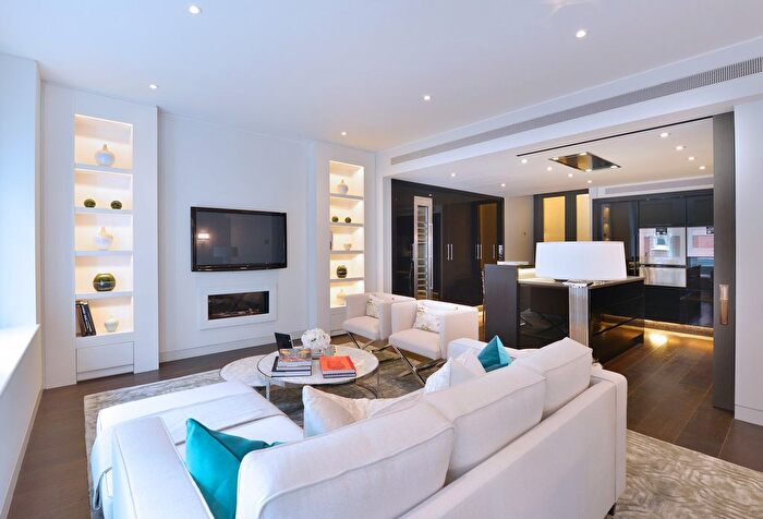 2 Bedroom Flat To Rent In Duke Street, London, W1K