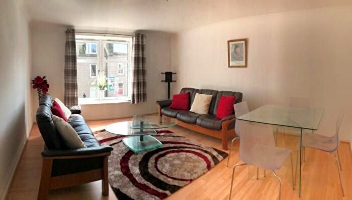 3 Bedroom Flat To Rent In Mountview Gardens, Aberdeen, AB25