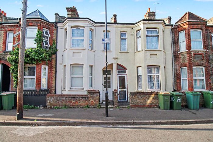 1 Bedroom Flat For Sale In Bingley Road, London, E16