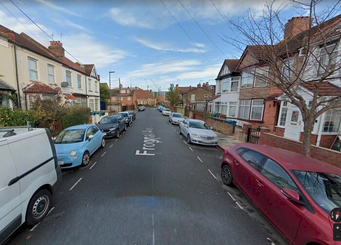 2 Bedroom Flat To Rent In Frognal Avenue, Near Harrow Council, Harrow, Greater London, HA1