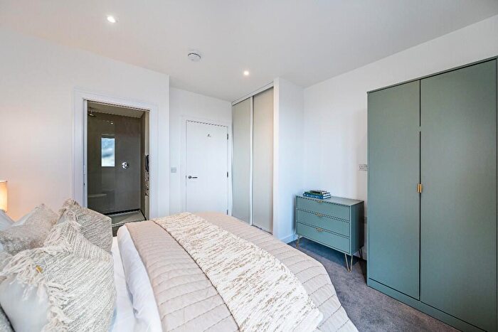 3 Bedroom Apartment To Rent In Watteau Square, Croydon, London, CR0