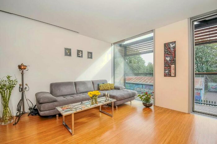 2 Bedroom Flat To Rent In Dog Kennel Hill, East Dulwich, SE22