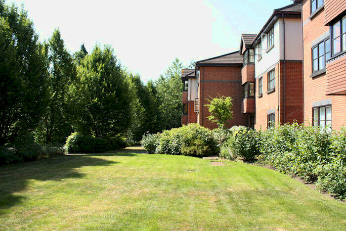 1 Bedroom Flat To Rent In White Rose Lane, Woking, GU22