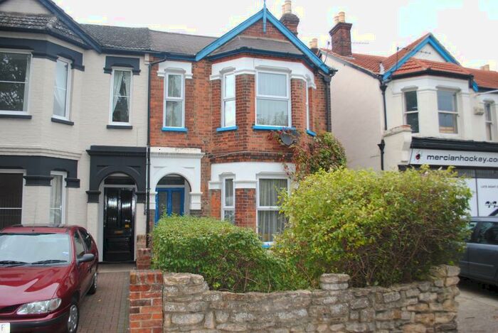 4 Bedroom End Of Terrace House To Rent In Woking, GU21