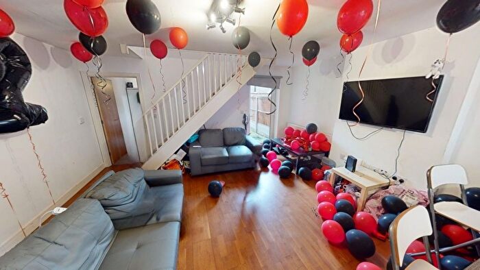 4 Bedroom Semi-Detached House To Rent In Kilbourn Street, Nottingham, NG3