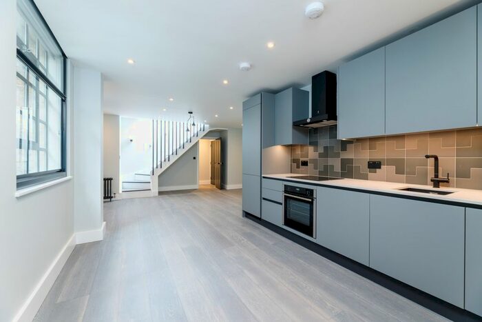 1 Bedroom Flat To Rent In Beak Street, Soho, W1F