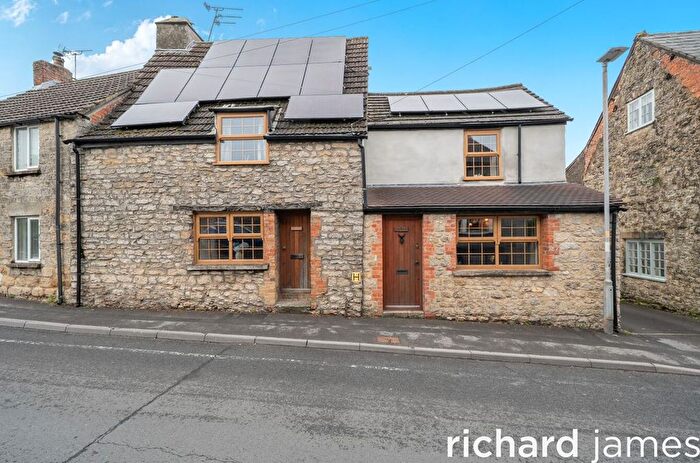 3 Bedroom Semi-Detached House For Sale In High Street, Purton, Purton, SN5
