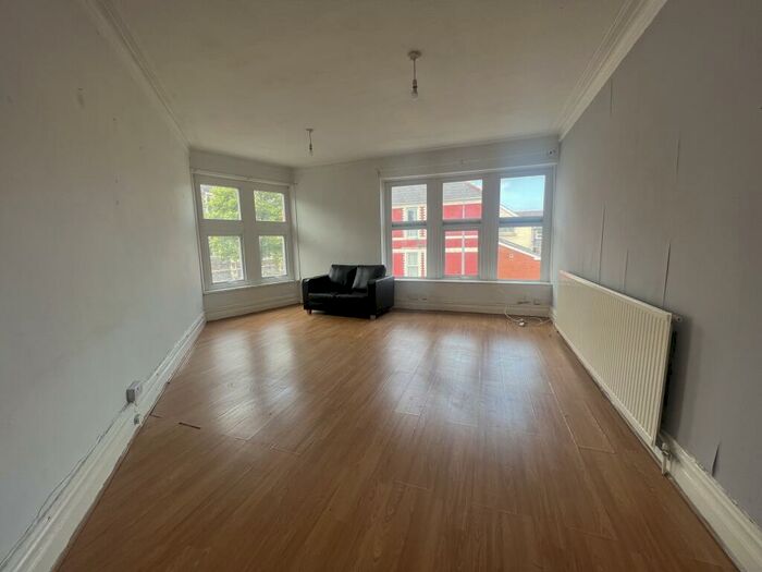 2 Bedroom Flat To Rent In Pen Y Wain Road, Cardiff, CF24