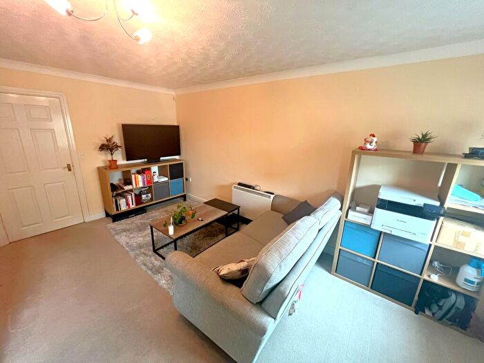 1 Bedroom Flat To Rent In Peak Close, Woodlaithes, S66