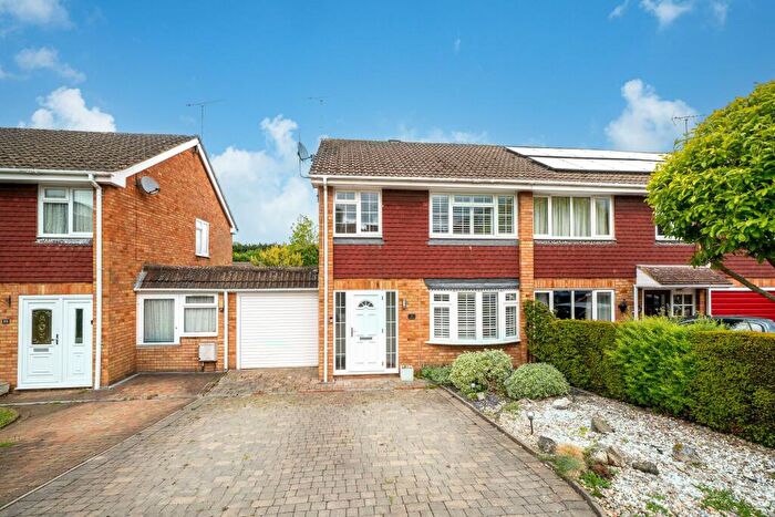 3 Bedroom Semi-Detached House For Sale In London Road, Markyate, AL3
