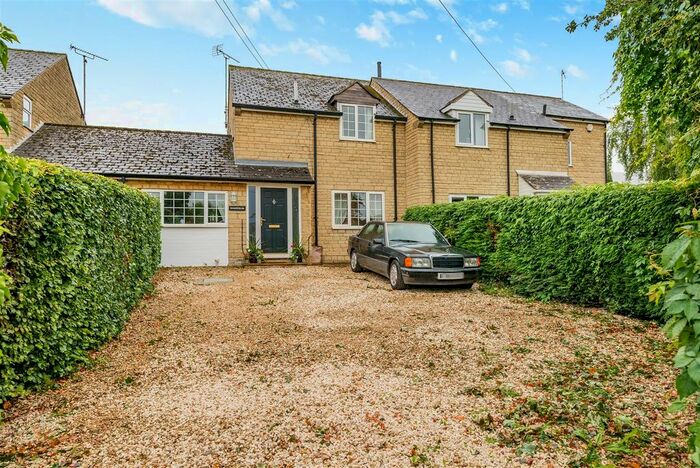 3 Bedroom Property For Sale In Heyford Road, Somerton, Bicester, OX25