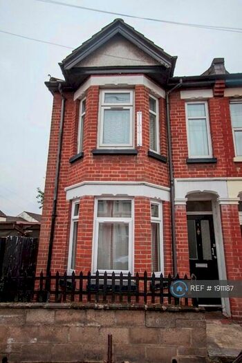 3 Bedroom Semi-Detached House To Rent In Gordon Avenue, Southampton, SO14