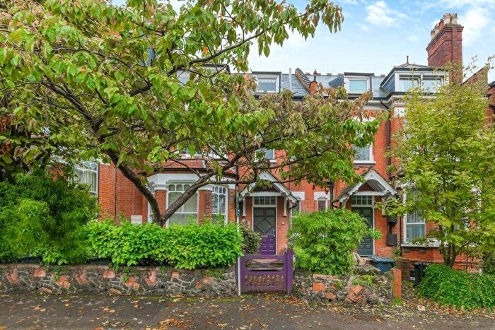 1 Bedroom Flat To Rent In Church Crescent, London, N10