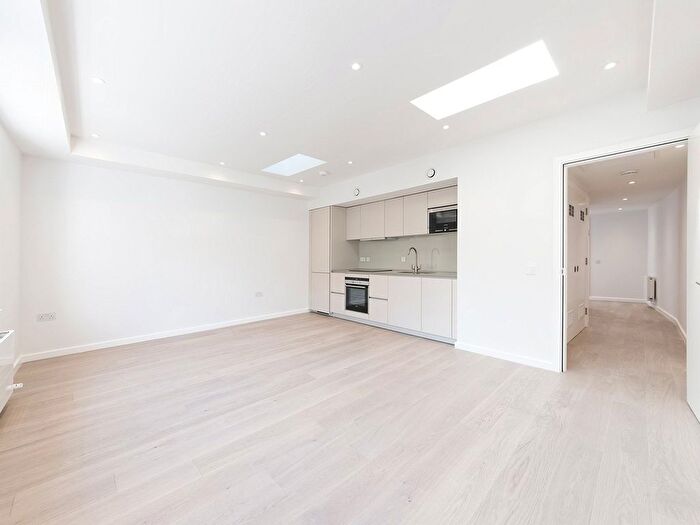 1 Bedroom Flat To Rent In Fouberts Place, Soho, W1F
