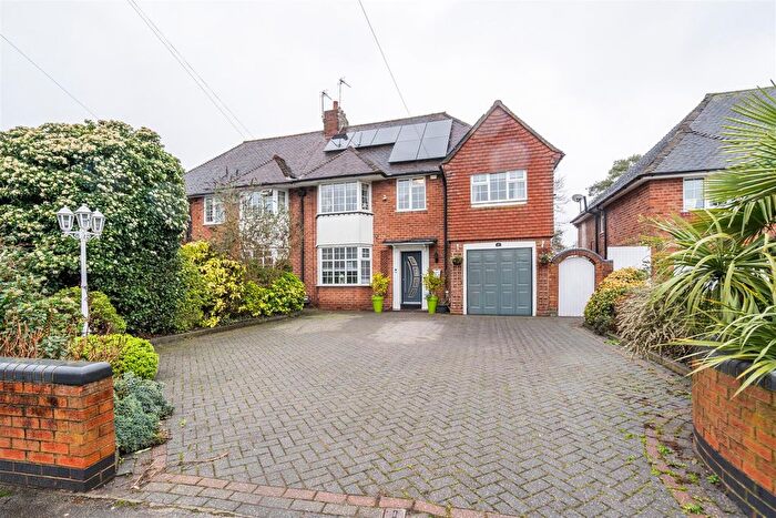 4 Bedroom Semi-Detached House For Sale In Dove House Lane, Solihull, B91