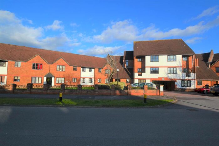 3 Bedroom Flat To Rent In Ridge Green, Shaw, Swindon, SN5