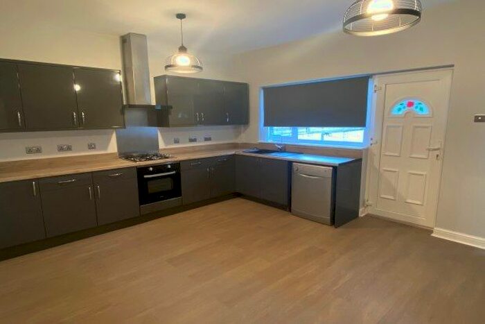 3 Bedroom Property To Rent In Radcliffe Road, Doncaster, DN5