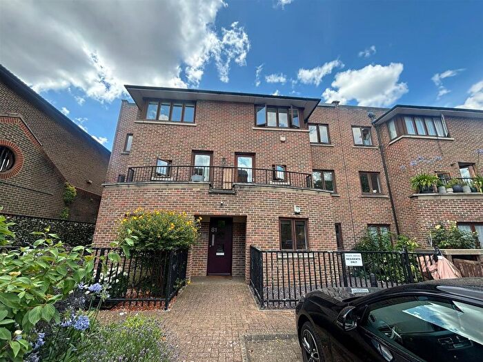 2 Bedroom Flat To Rent In Hertford Road, Hackney, N1