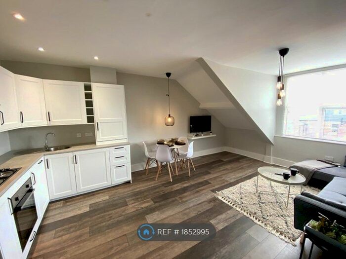 2 Bedroom Flat To Rent In Simonside Terrace, Newcastle Upon Tyne, NE6