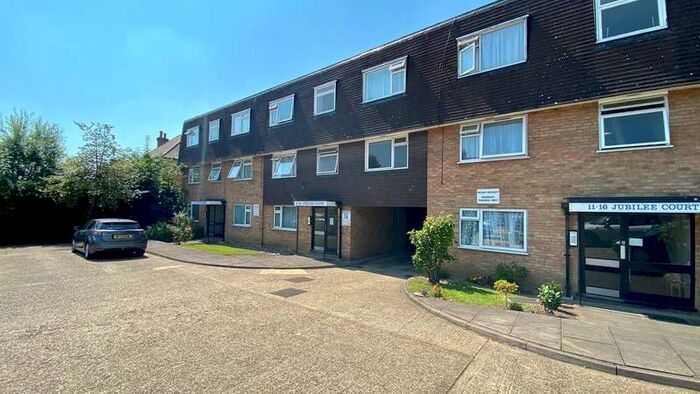 2 Bedroom Ground Flat To Rent In Preston Road, Harrow, HA3